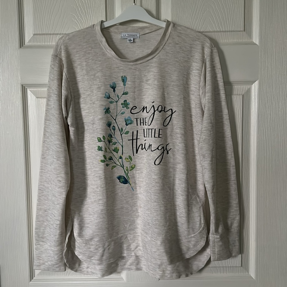 LA Threads Women’s Cream Graphic Long Sleeve Shirt Size L